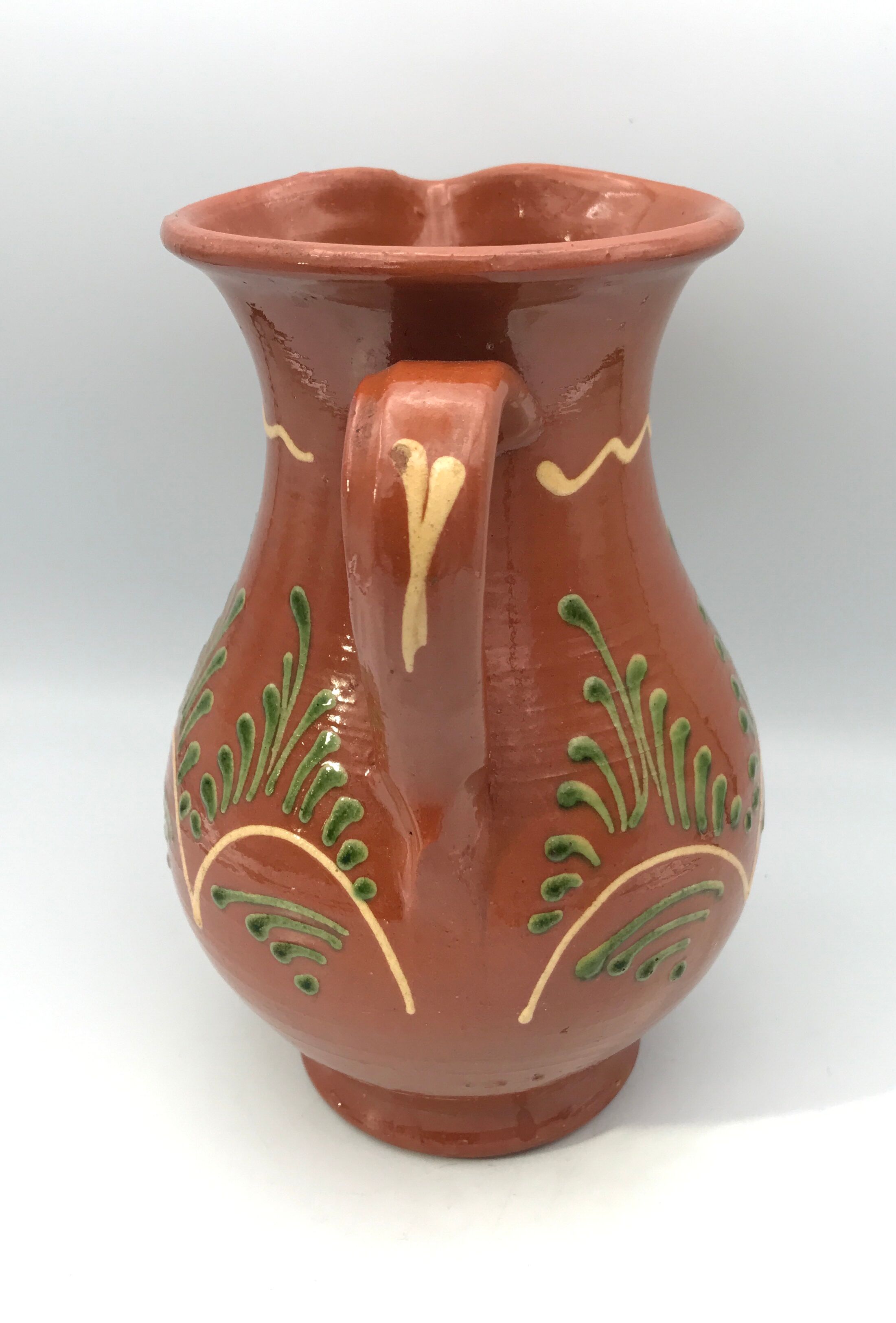 Vintage pitcher in glazed terracotta and polychrome décor