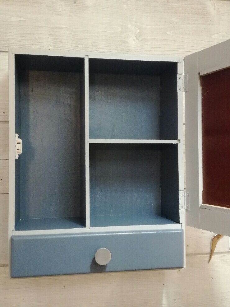 Toilet wardrobe