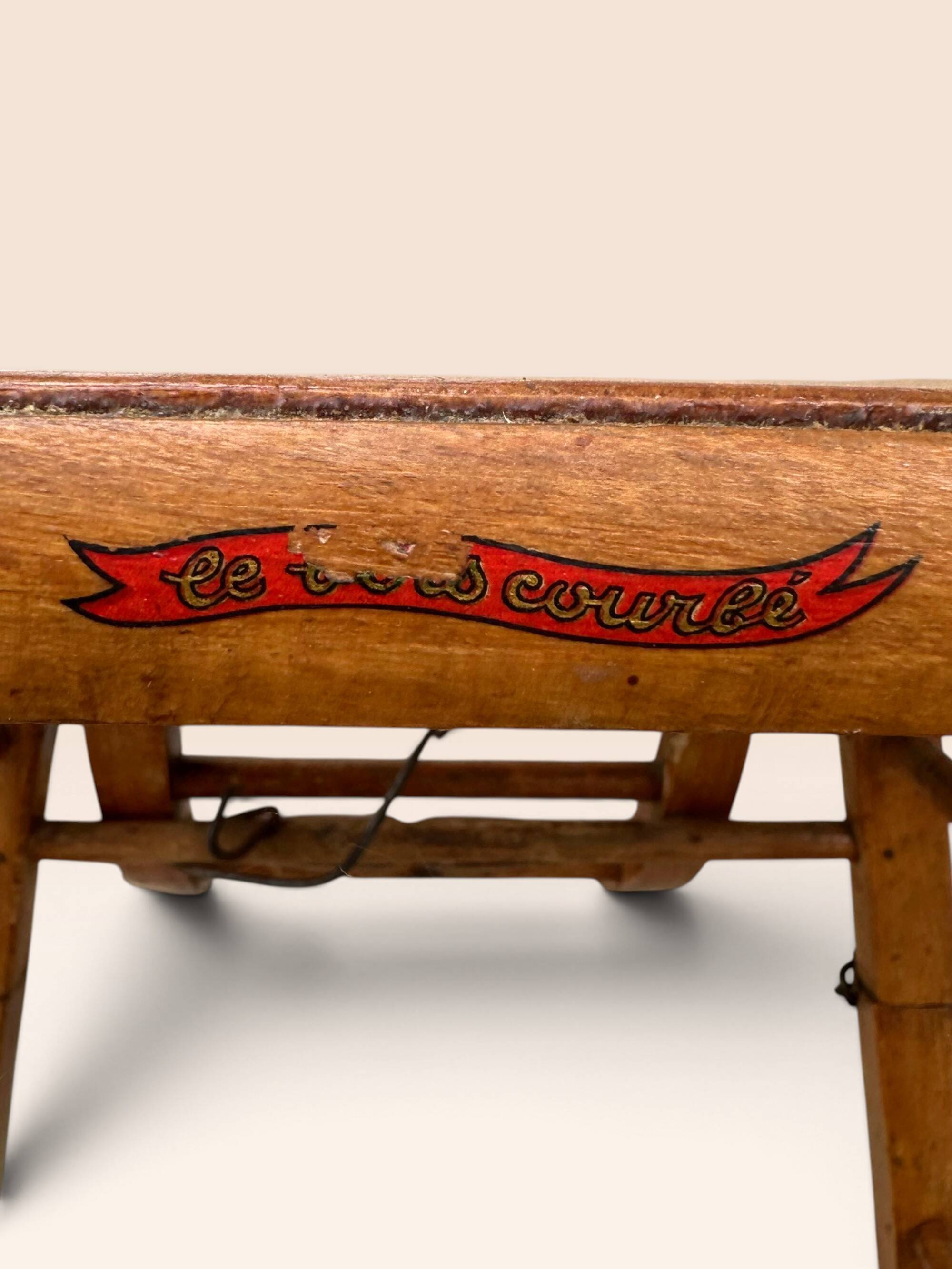 Chaise haute pour enfant en bois courbé