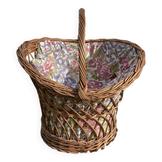 Wicker laundry basket