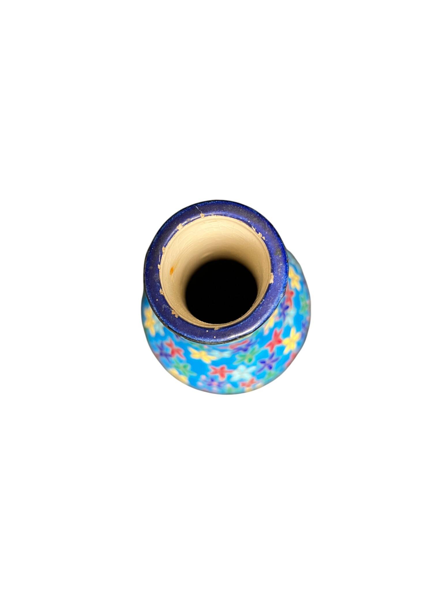 Vase cornet Longwy en faïence émaillée à décor flora,l début XXème
