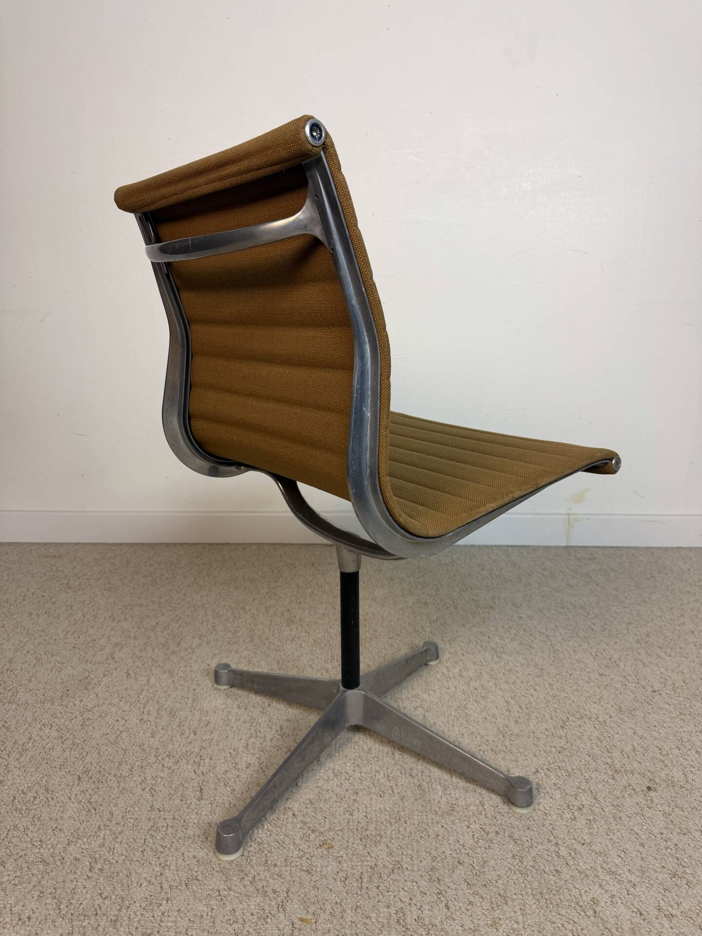 Chaises Herman Miller Aluminium Group – Charles & Ray Eames – lot de 2