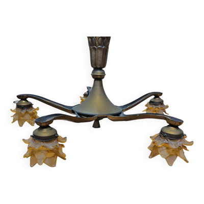 Suspension Art Déco / Art Nouveau / 5 bras en laiton / Abat-jour floraux soufflés à la main