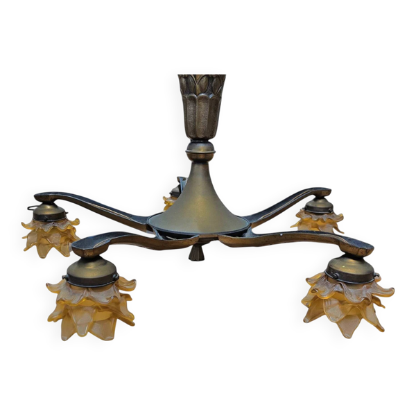 Suspension Art Déco / Art Nouveau / 5 bras en laiton / Abat-jour floraux soufflés à la main