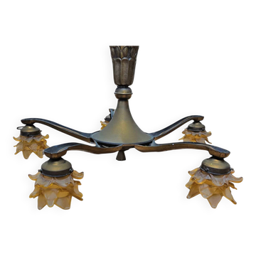 Suspension Art Déco / Art Nouveau / 5 bras en laiton / Abat-jour floraux soufflés à la main