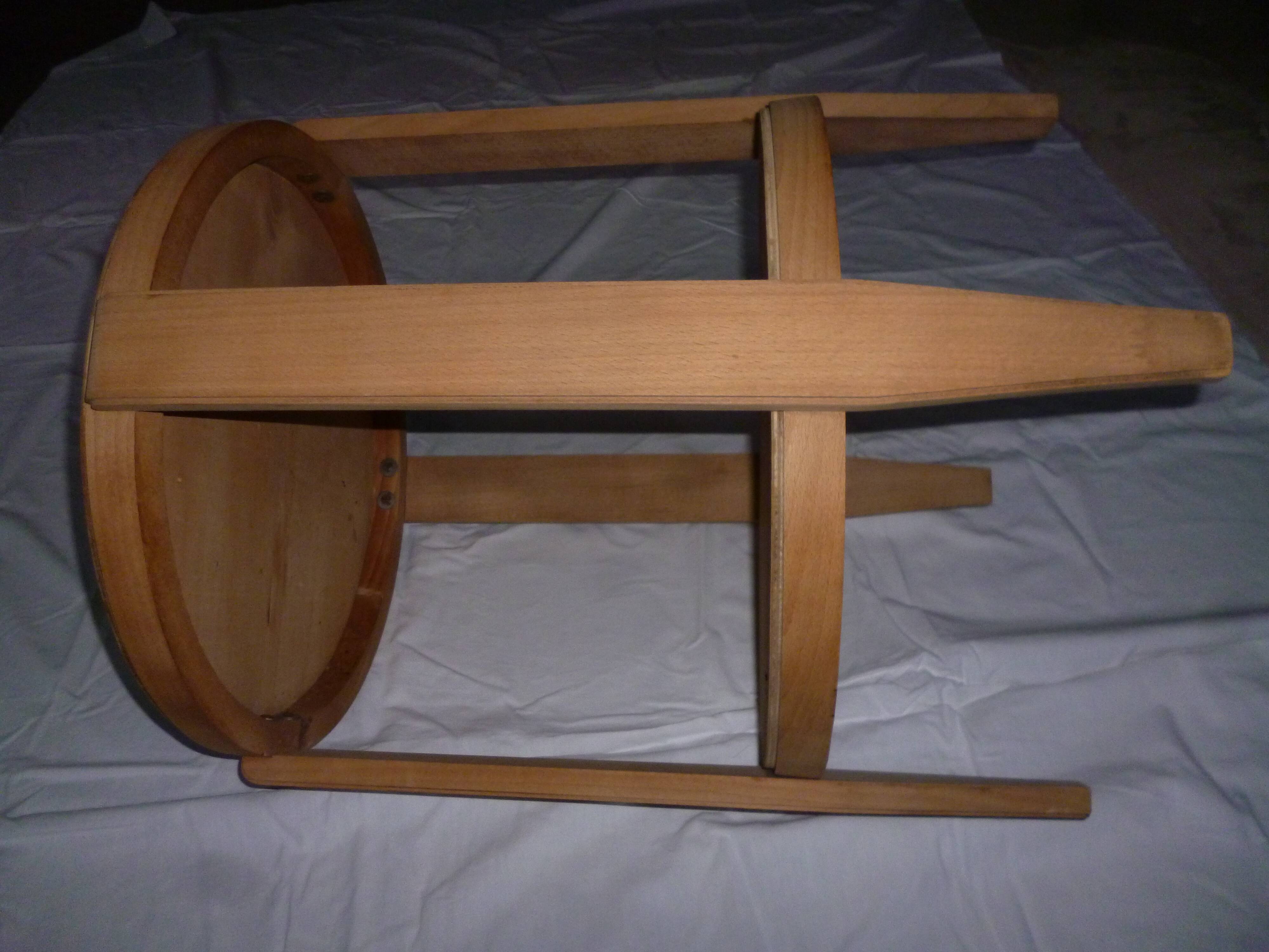 Round pedestal table years 40