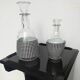 Lot de 2 carafes en verre pied de poule noir et blanc de la cristallerie d'Arques. Rare.