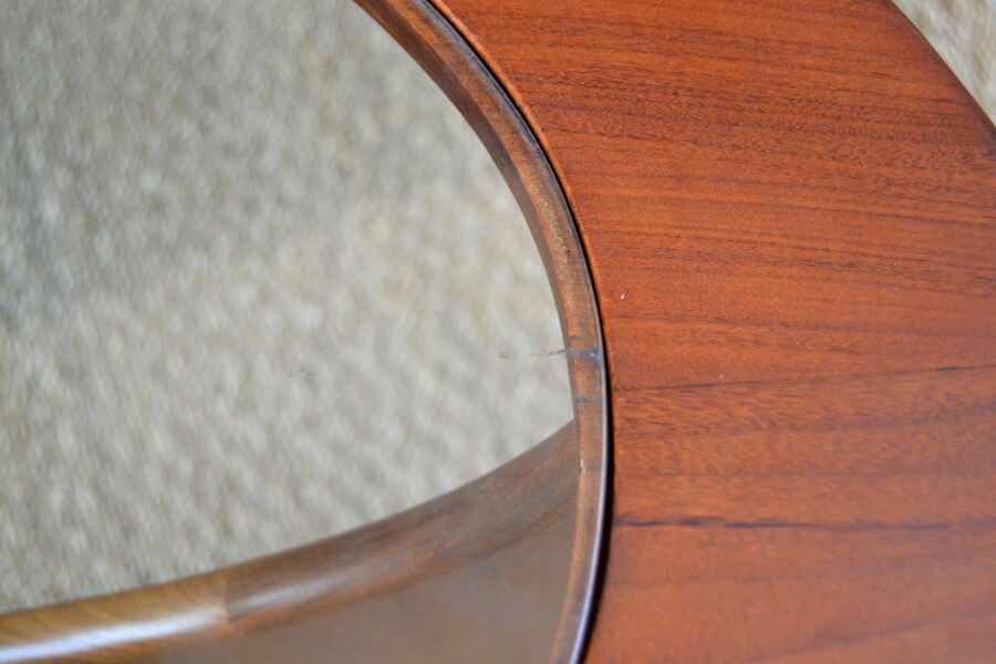 Oval coffee table
