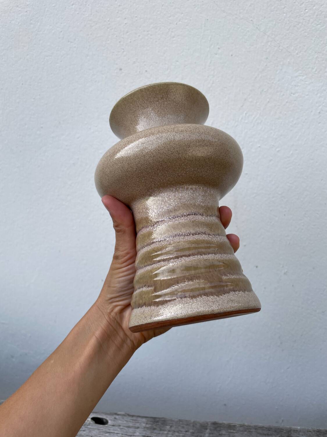 Vase en grès beige 1970