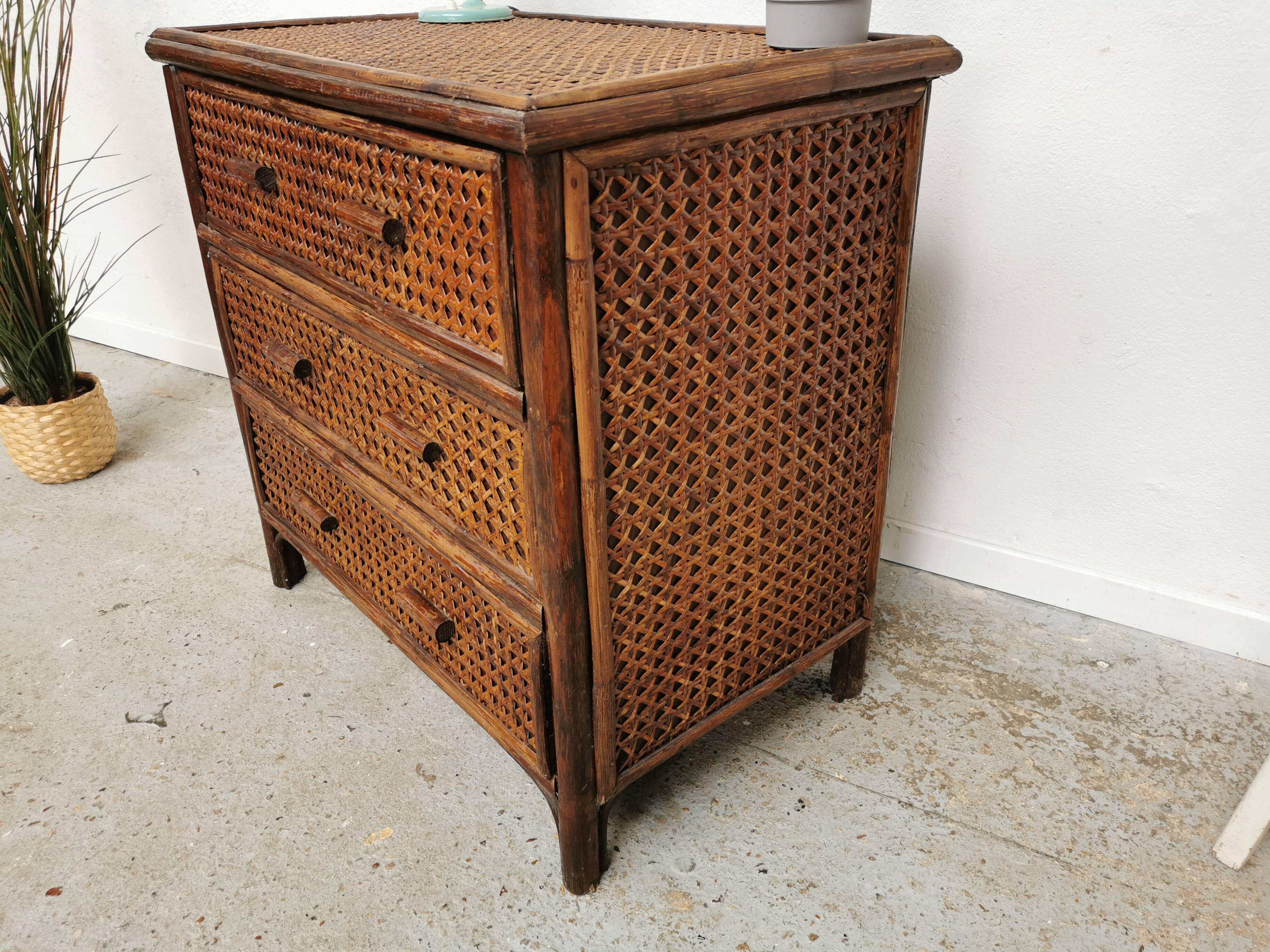 Commode vintage en rotin et cannage
