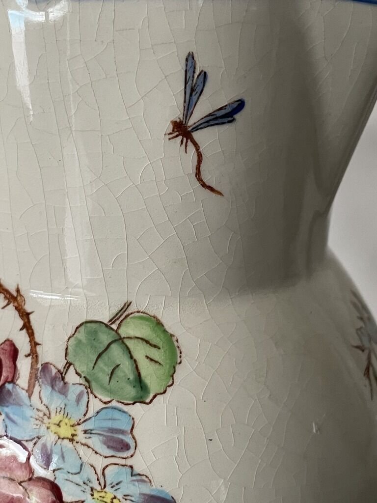 Pichet en faience à décor floral