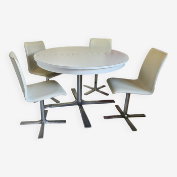 Extendable table with chairs