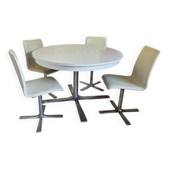 Extendable table with chairs