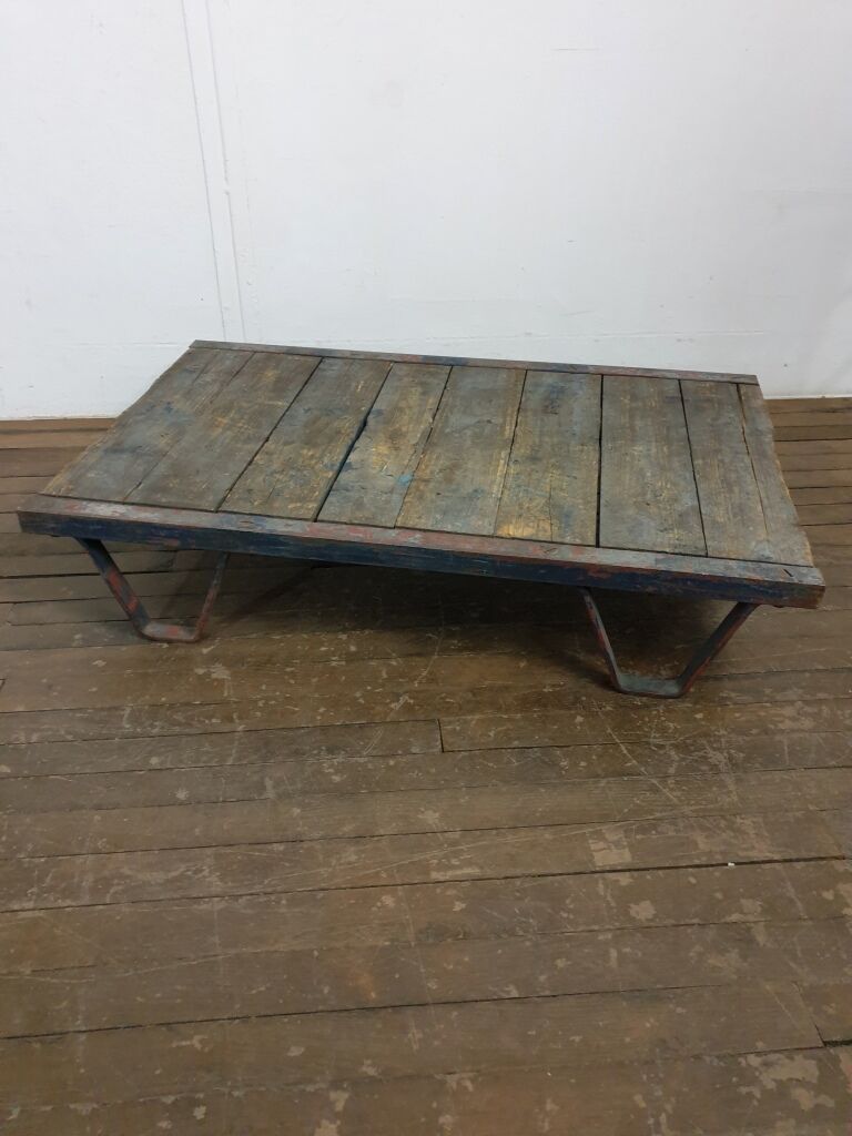 Industrial plant pallet coffee table
