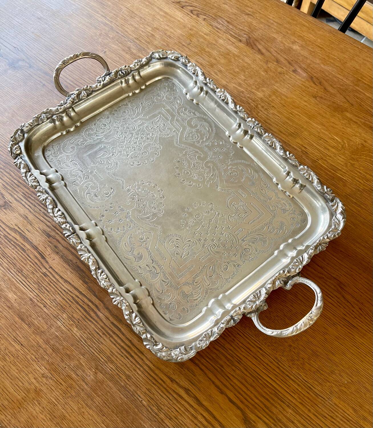 Tray on feet with handles