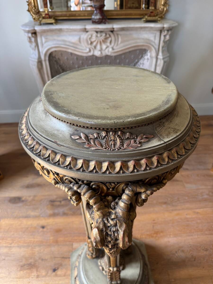 "Column 'to the goats' in Louis XVI style from the Napoleonic III period."