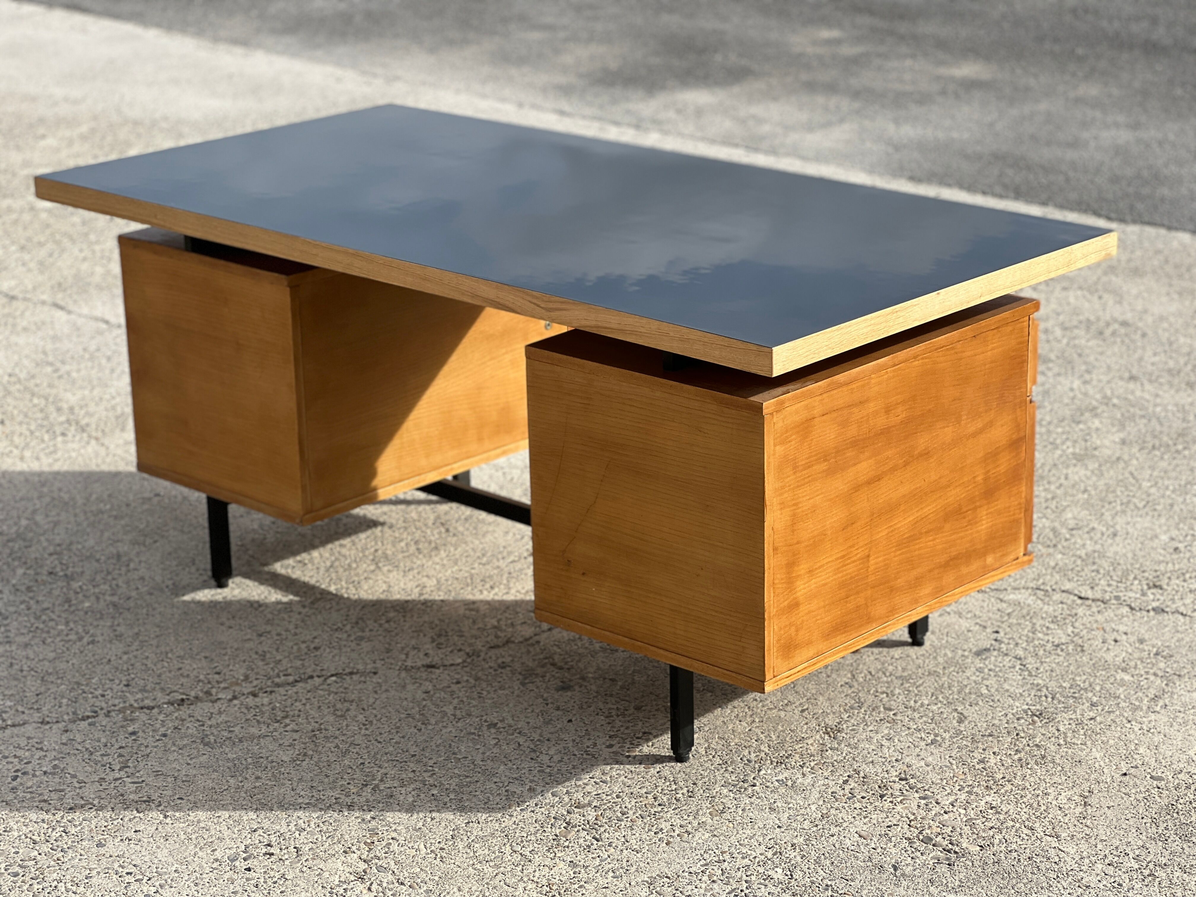 Bureau Pierre Guariche modèle Président 1960