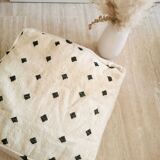 Berber pouf cover Béni Ouarain with black and white diamonds
