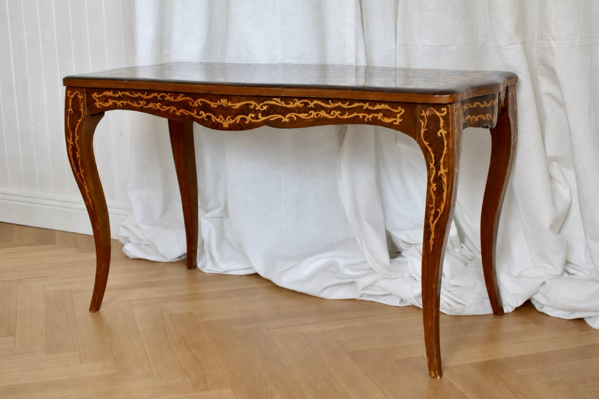 Antique coffee table with floral marquetry, Louis XV style.