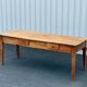 Grande table en noyer massif