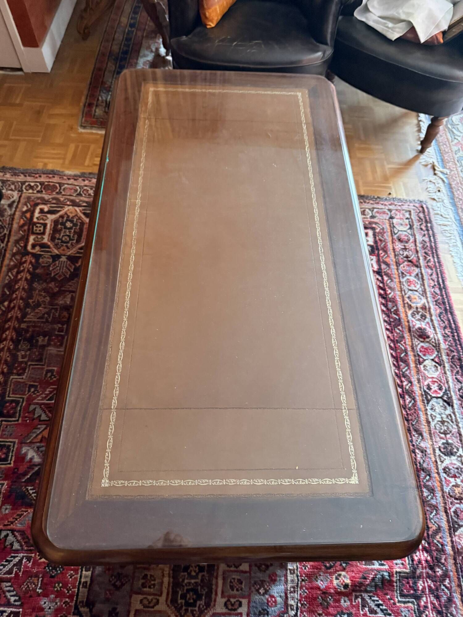 English coffee table in mahogany – Victorian legs circa 1880 – provenance