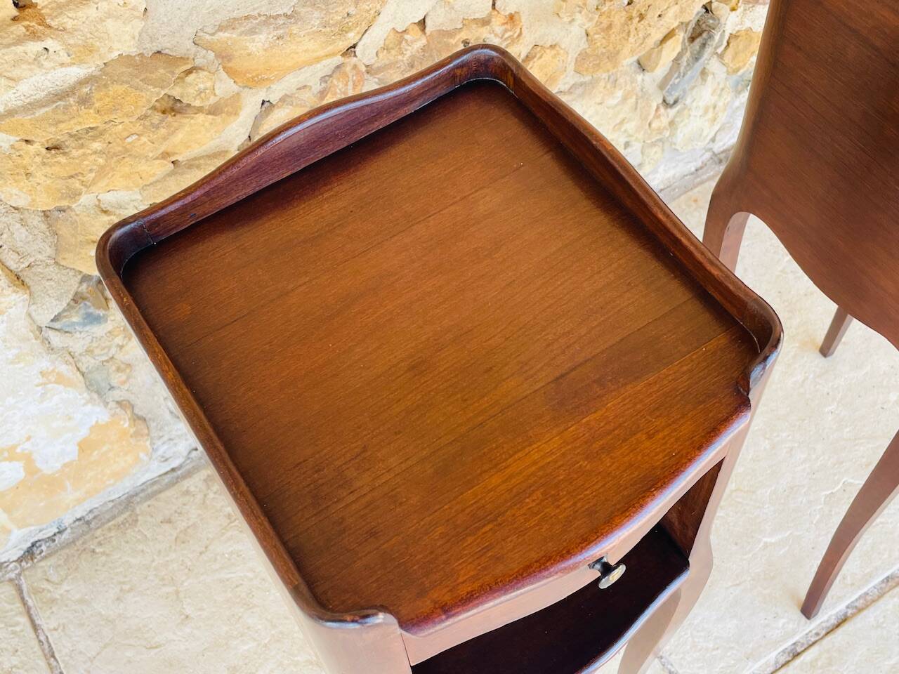 Paire de chevets style Louis XV en noyer