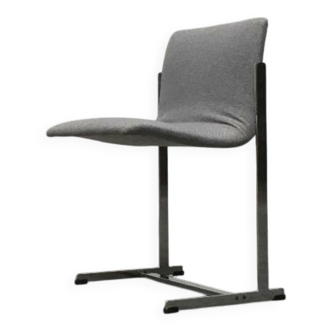 Mid-century space age cantilever chair by Richard Young for Merrow Associates, 1960s.