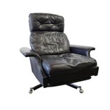 Vintage black leather armchair / lounge chair / relax seat
