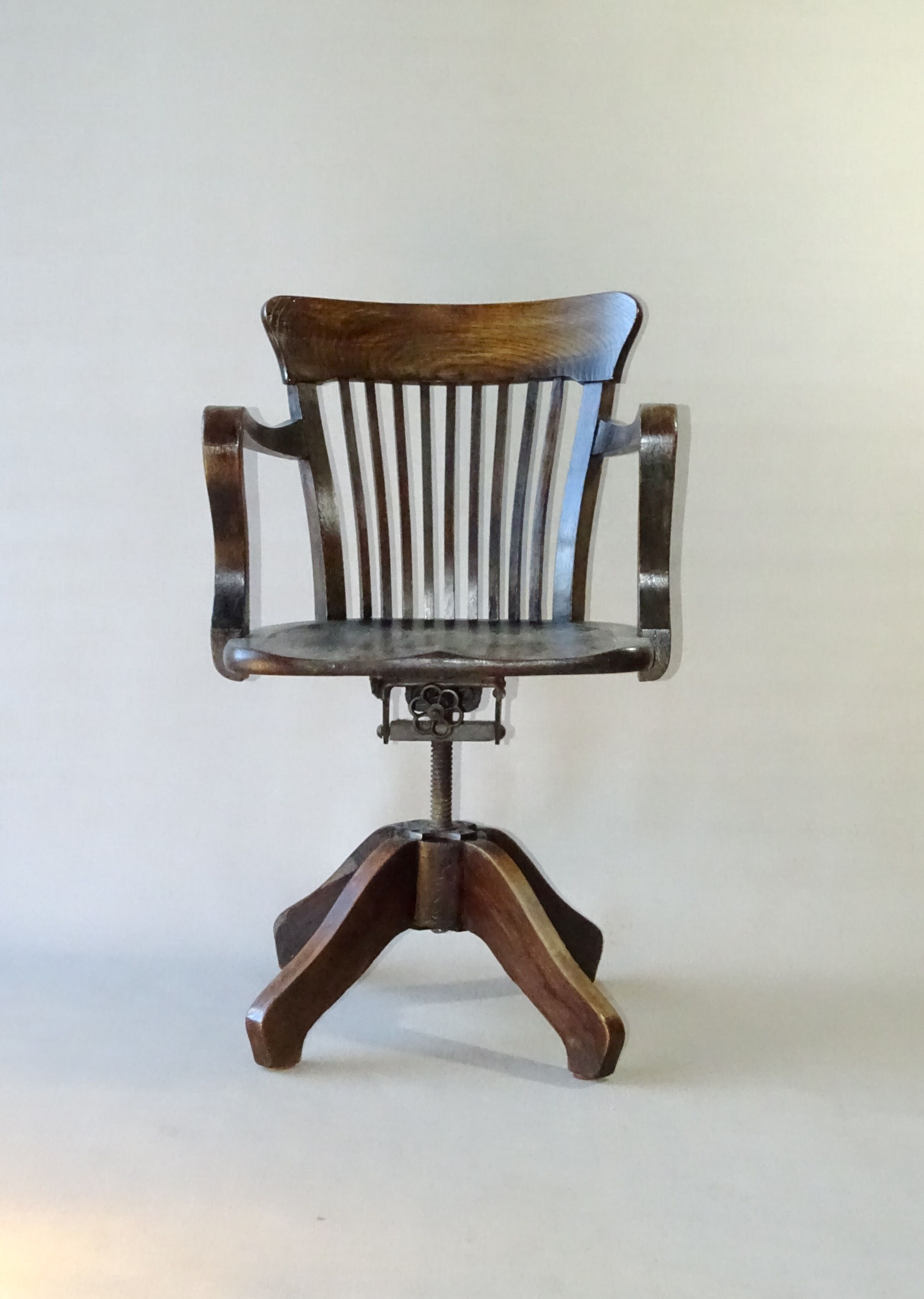 American office armchair with screws, solid oak, 1925/1930