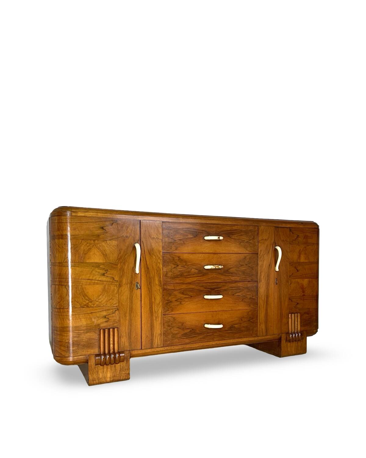 Buffet en noyer Art déco italien, de grande qualité.
