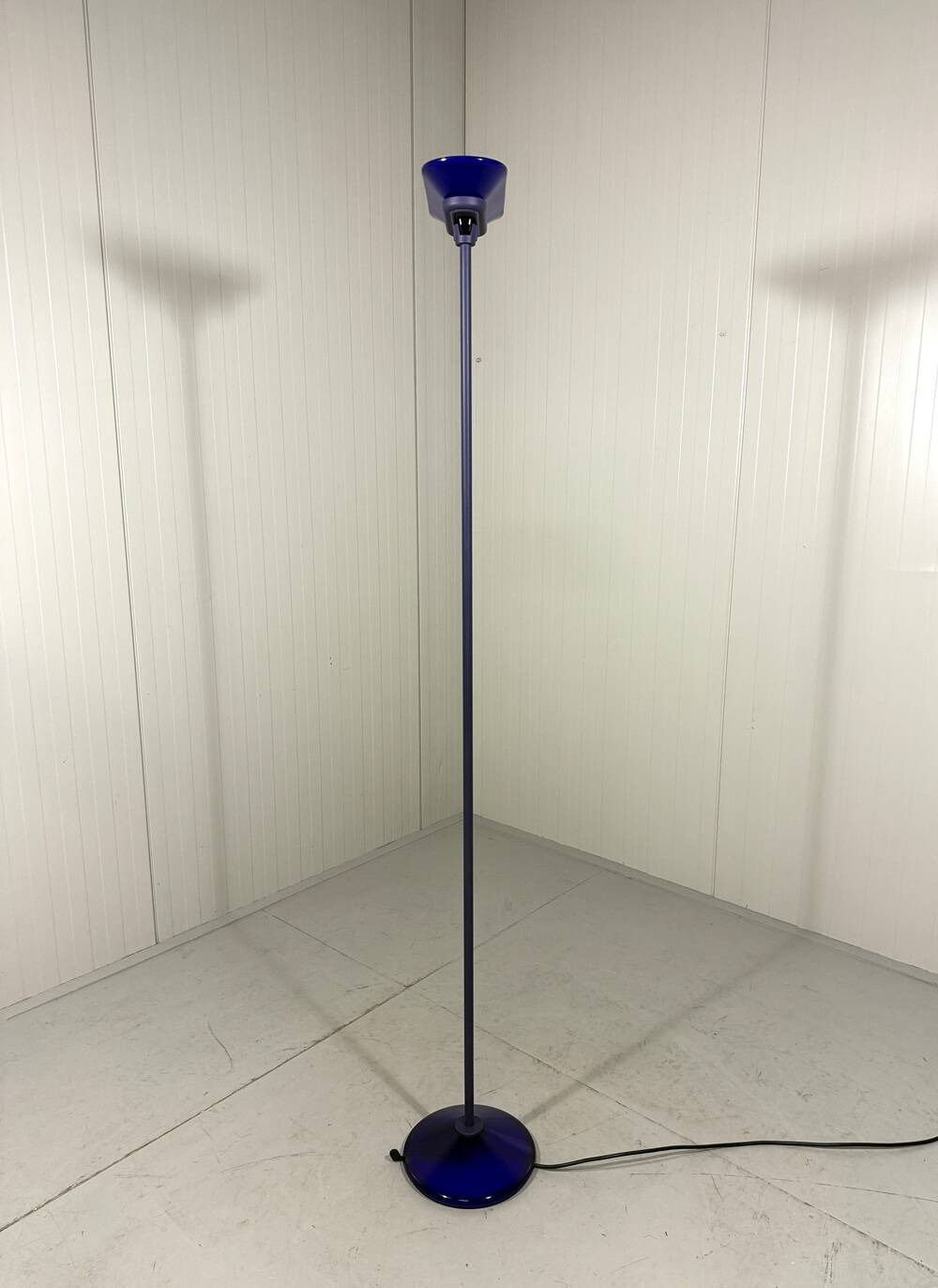 Lampadaire Arteluce Jill A380 en bleu, Italie, années 1970.