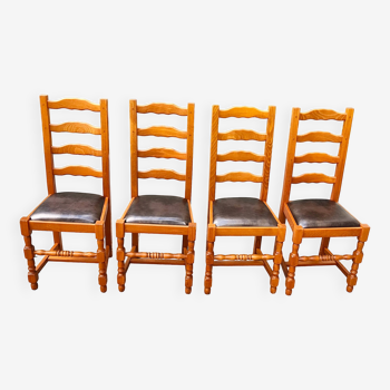 Set de 4 chaises en bois de teck massif ; assises en Skaï, refaites à neuf
