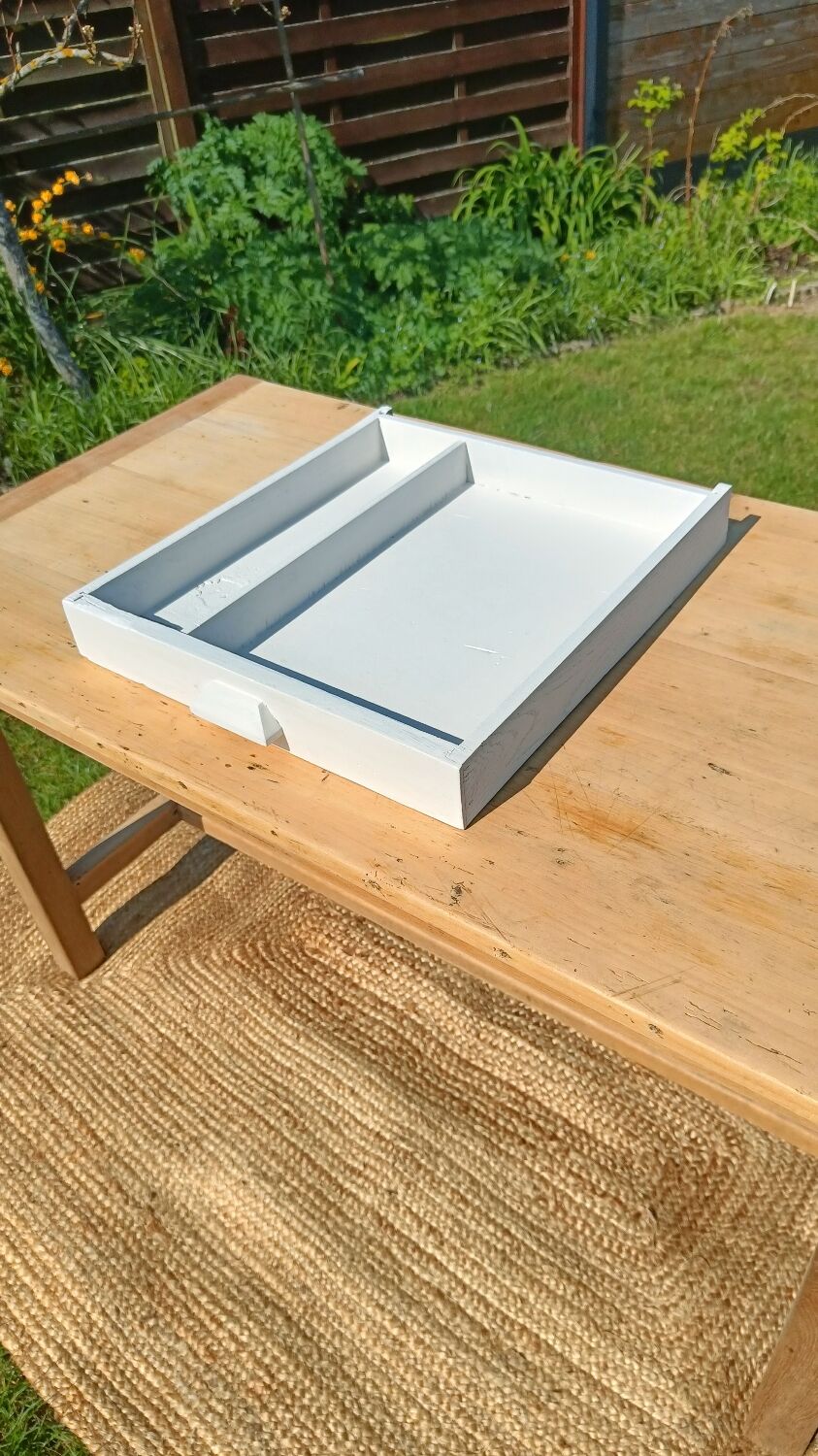 Old solid wood farmhouse table – chic country spirit