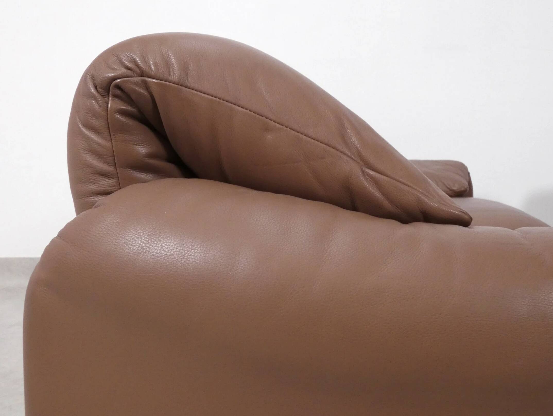 Set of Cassina Maralunga 2 seaters in mocca leather
