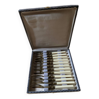 Household dessert forks