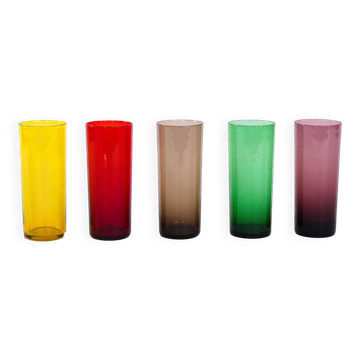 Ensemble de verres colorés, design italien, années 1960, fabriqué en Italie.