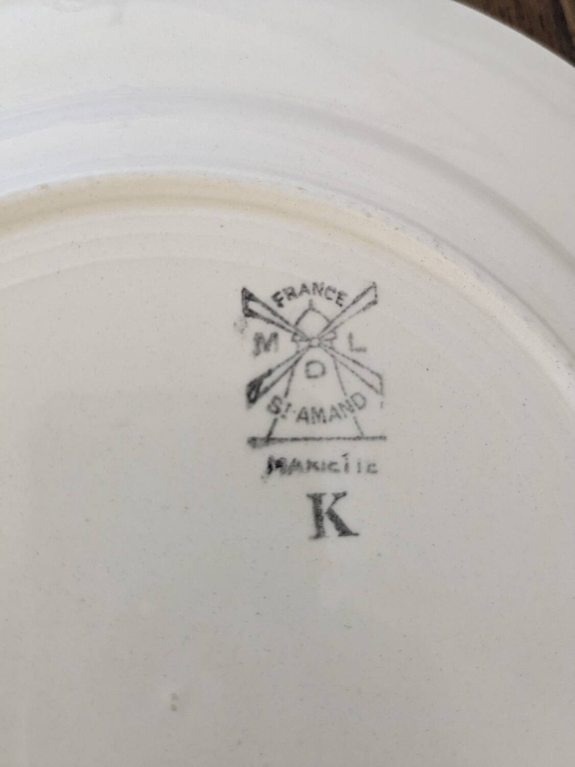 Six assiettes plates Mariette St Amand