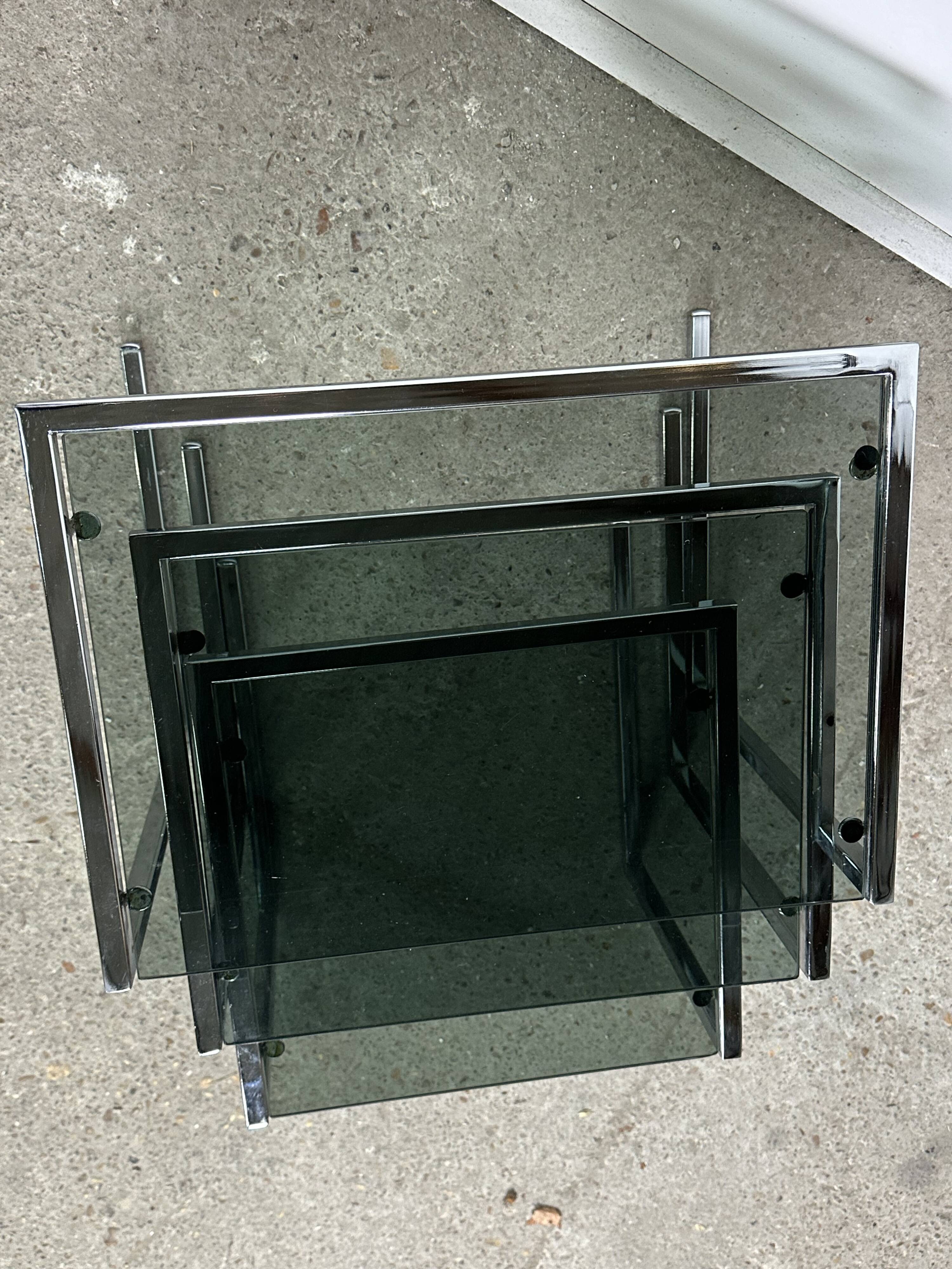 Nesting table in chrome metal and smoked glass 1980