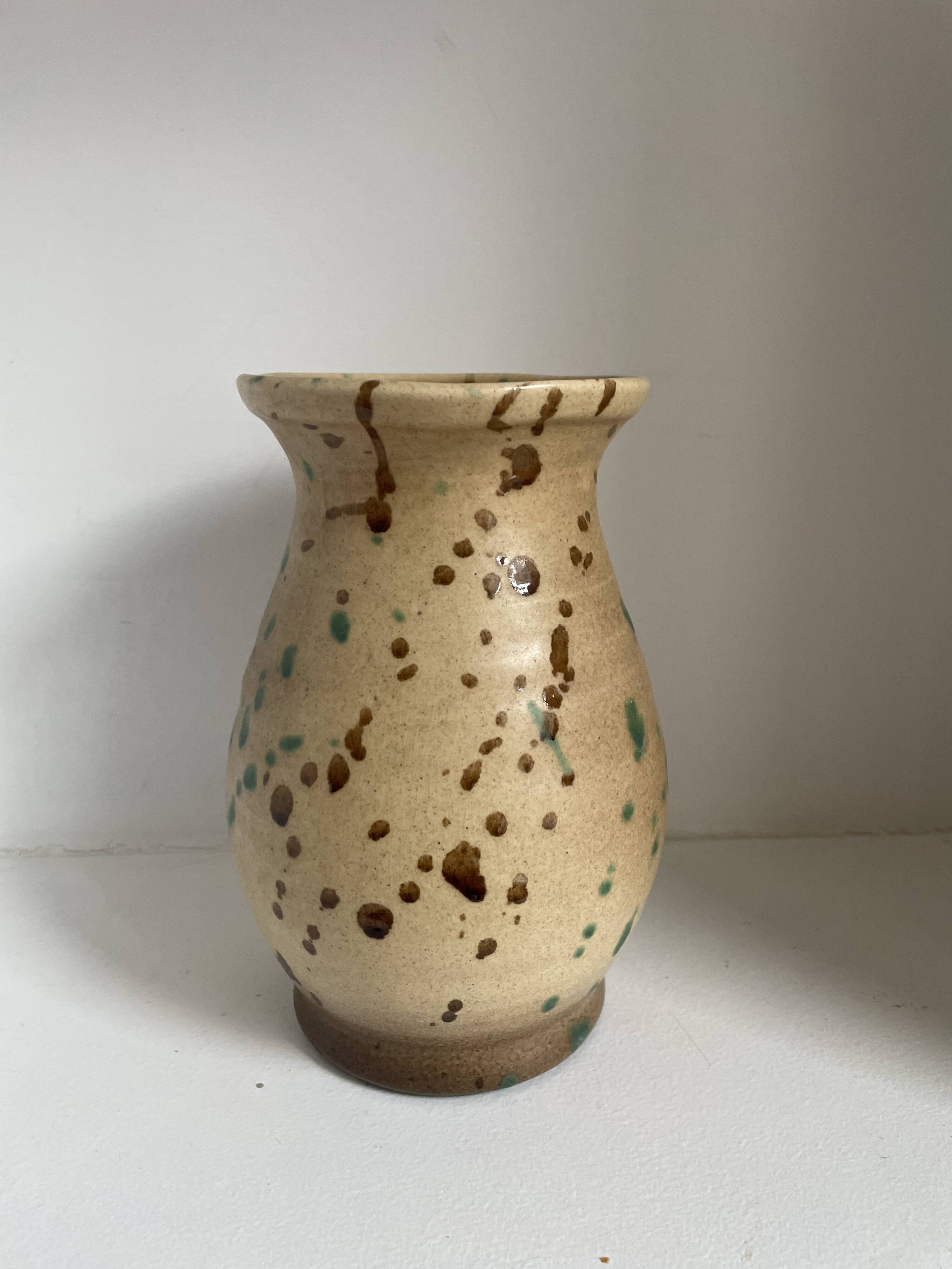 Set of 11 decorative items