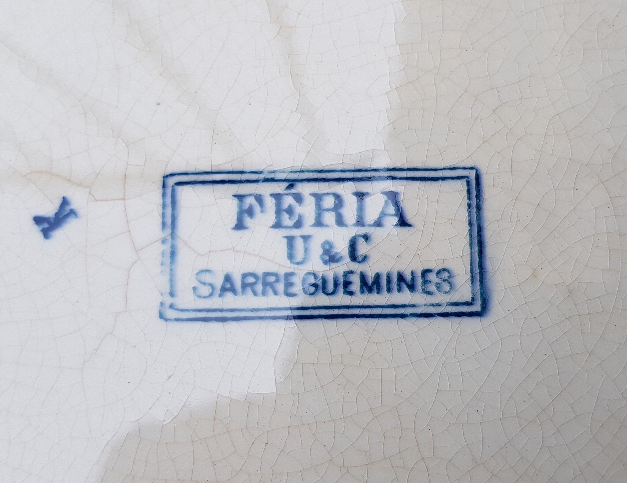 Ceramic plate poppy decoration