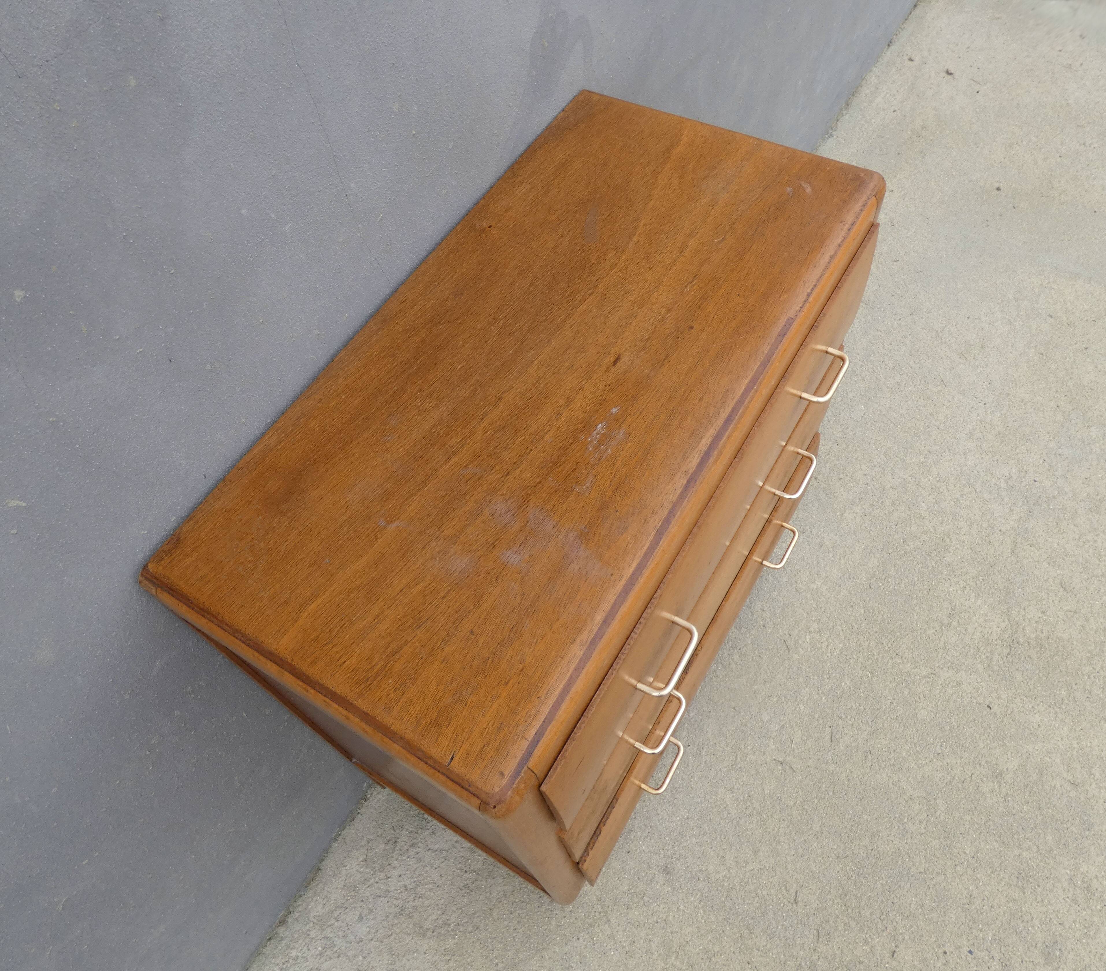 commode vintage en bois pieds compas