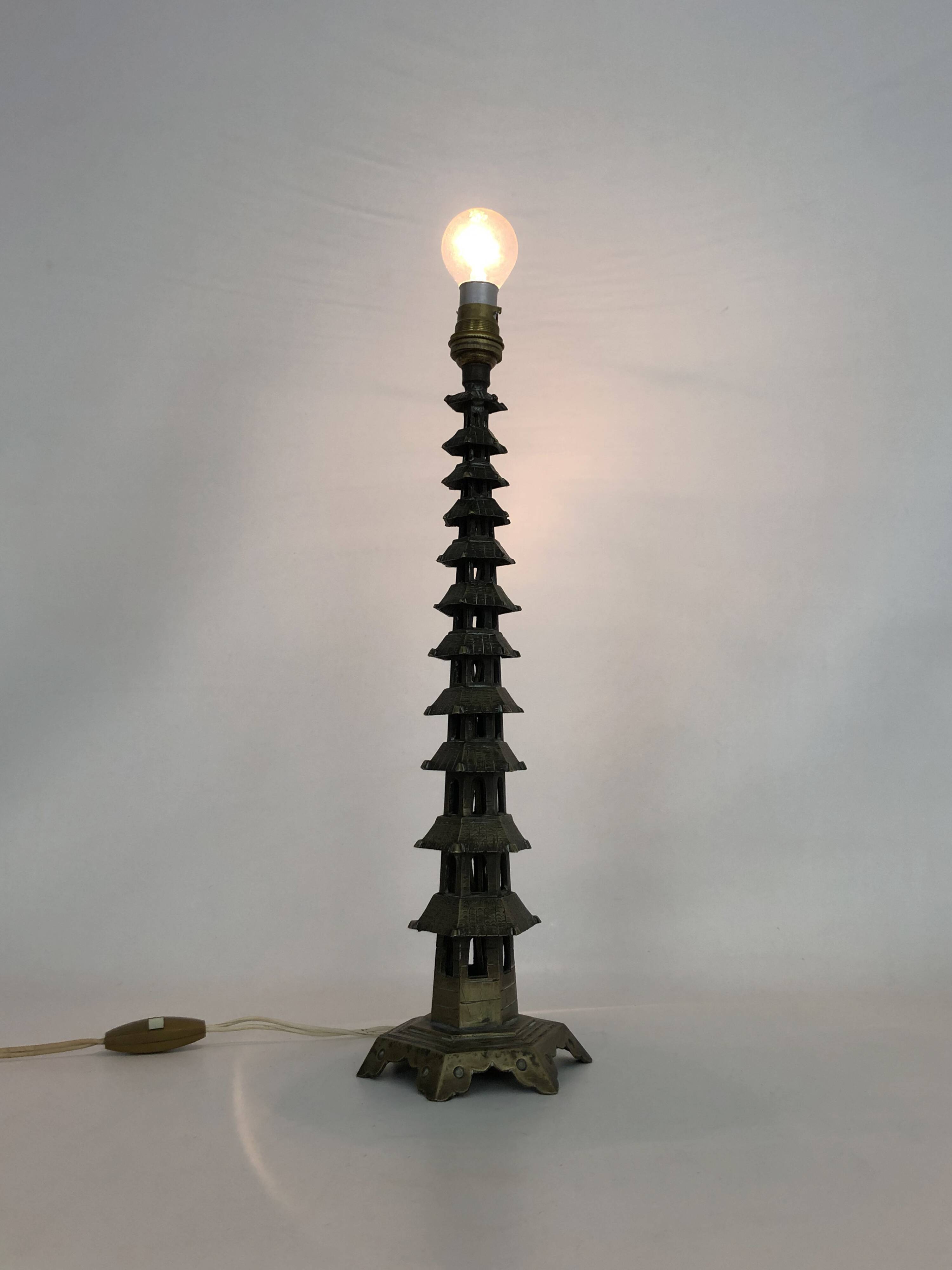 Chinese hexagonal bronze Pagoda table lamp from the 1950s