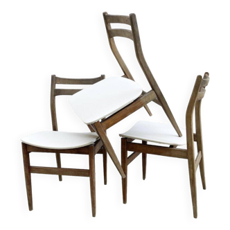 Trio de chaises scandinaves, skai blanc et jolie patine