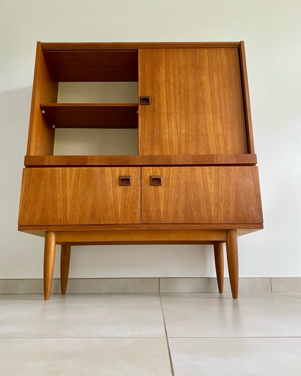 Royal Board Golden High Sideboard