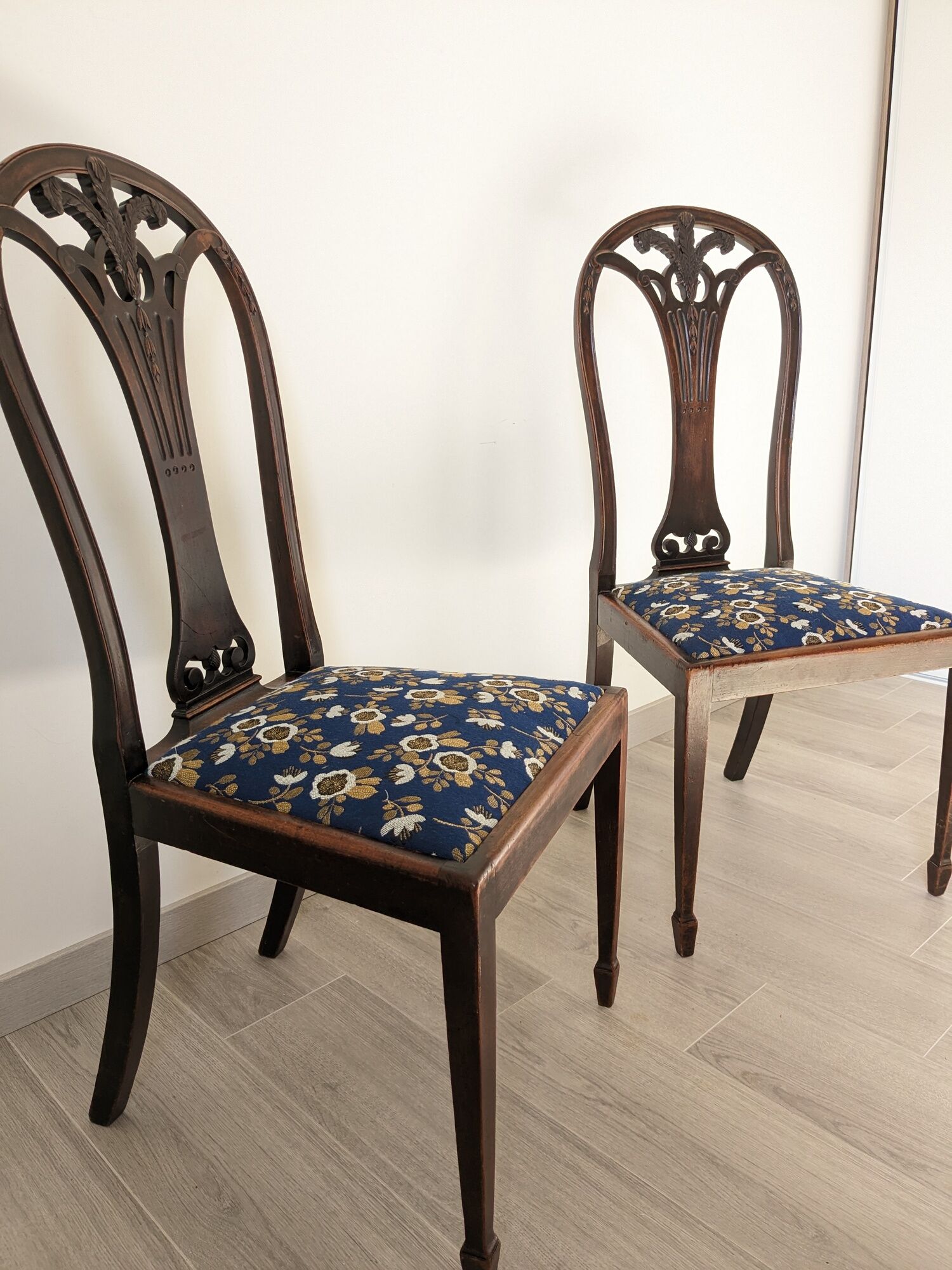 Pair of English Sheraton chairs in mahogany early twentieth century