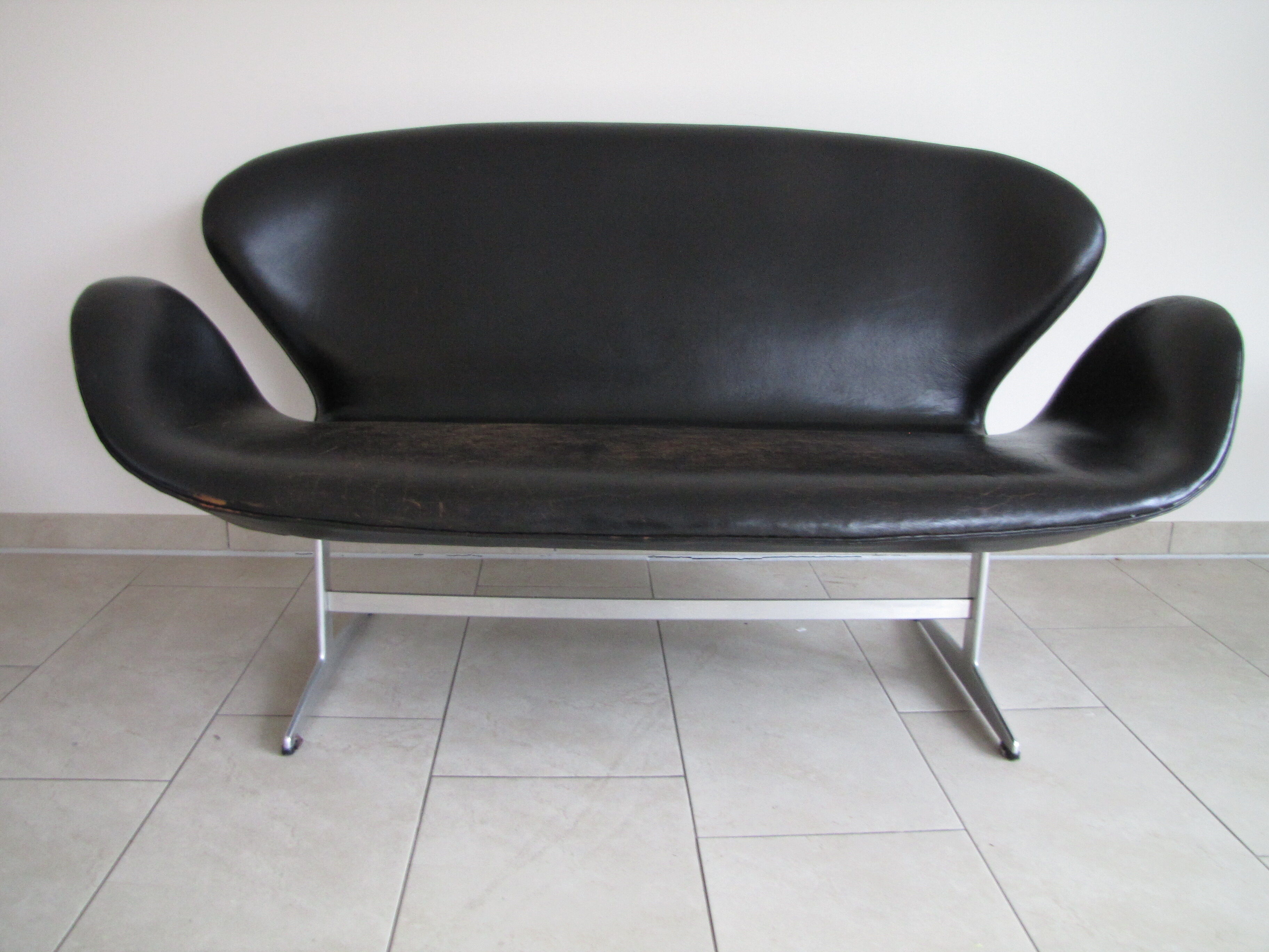 Vintage Model 3321 Swan Sofa by Arne Jacobsen for Fritz Hansen, 1960s