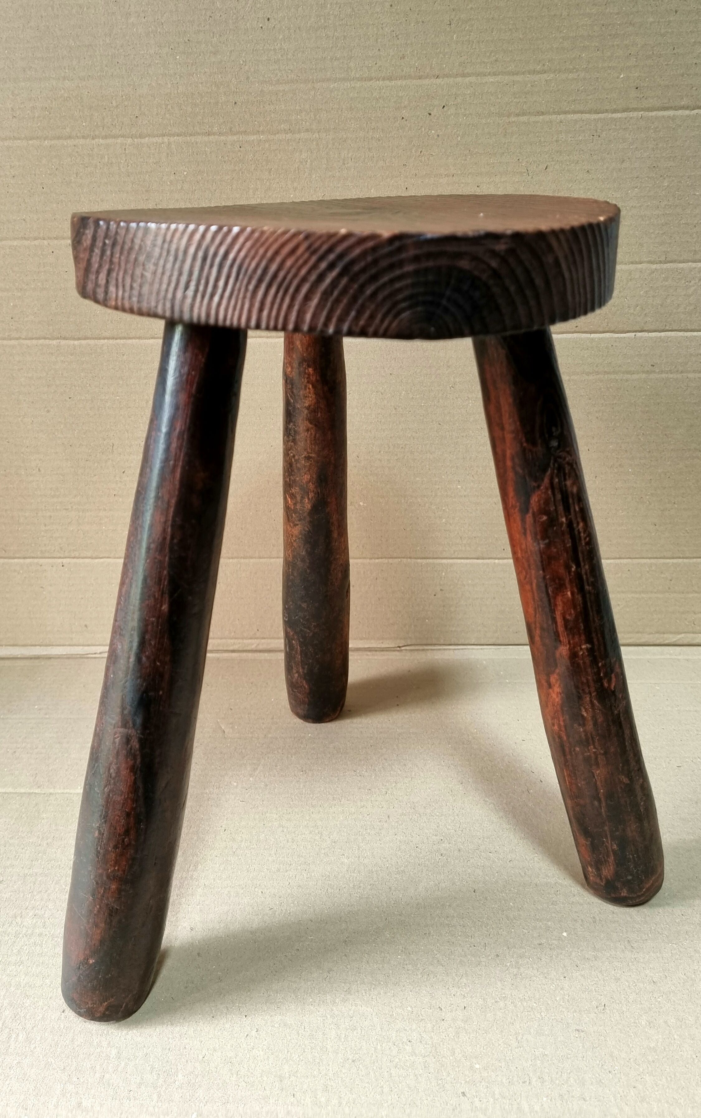 Tripod stool in solid wood