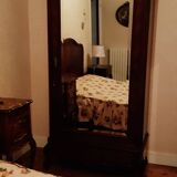Mirror cabinet
