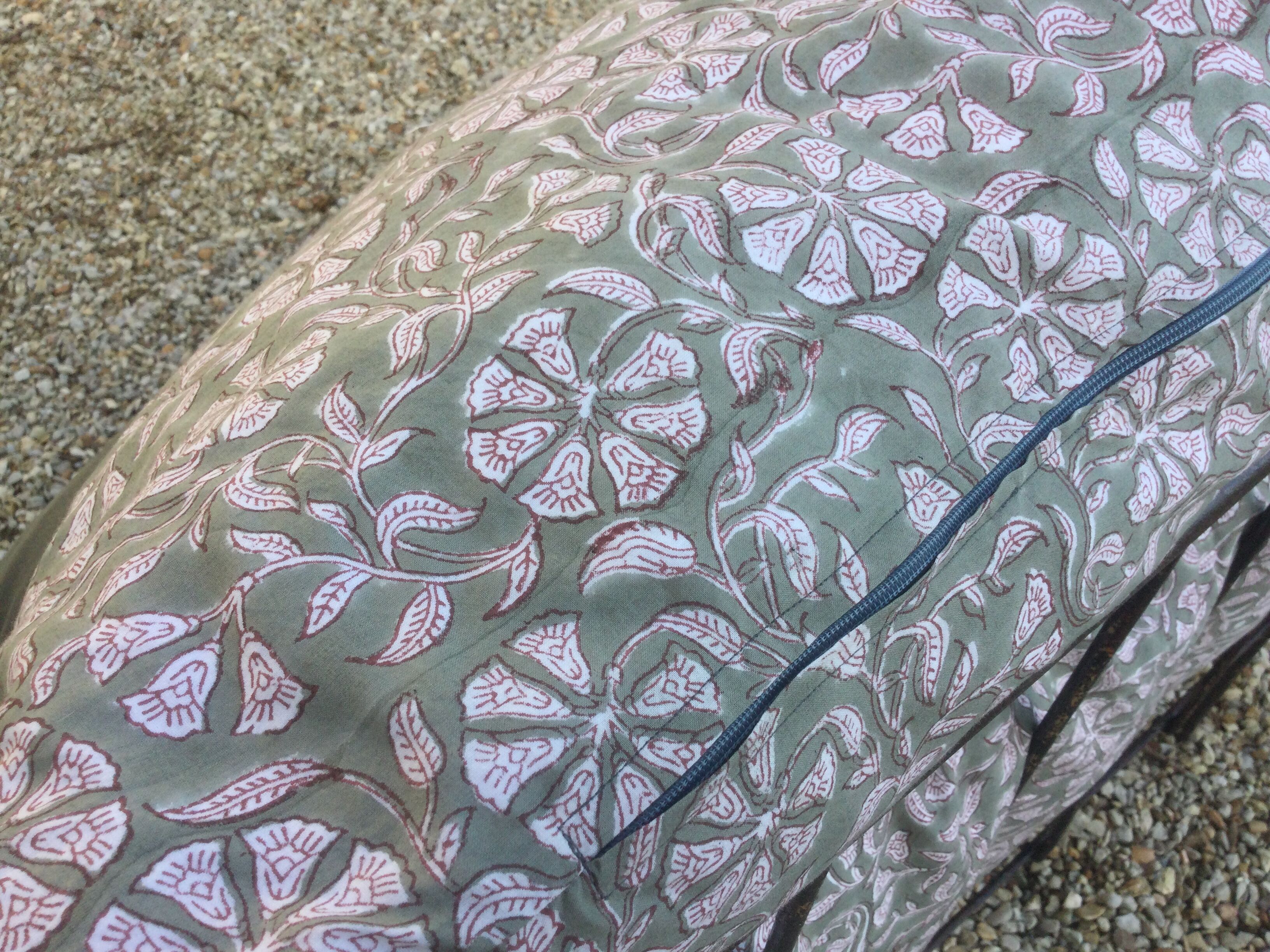 Set of 2 iron garden chairs