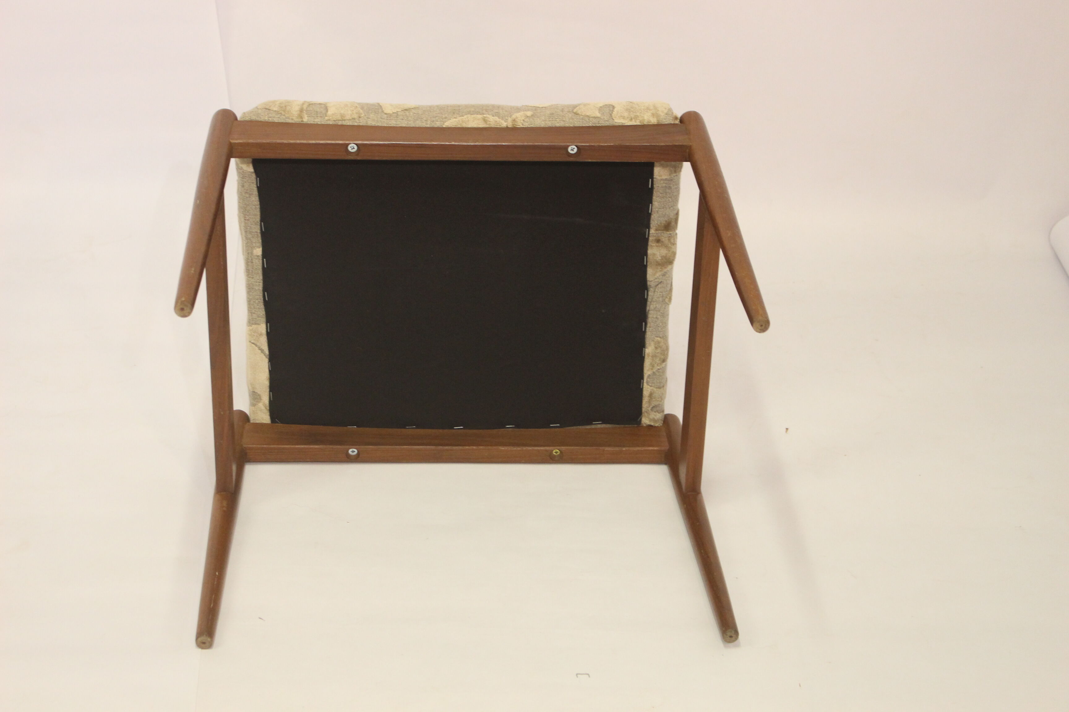 Scandinavian stool in beech 50